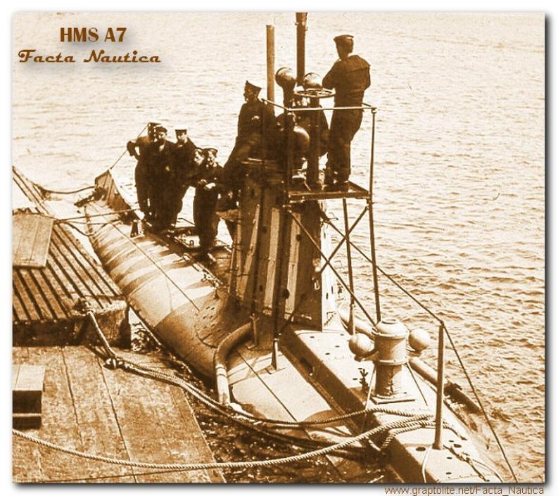 Brytyjski okr�t podwodny HMS A7. The British submarine HMS A7.