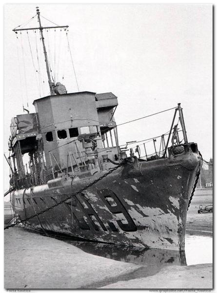 The French submarine chaser.