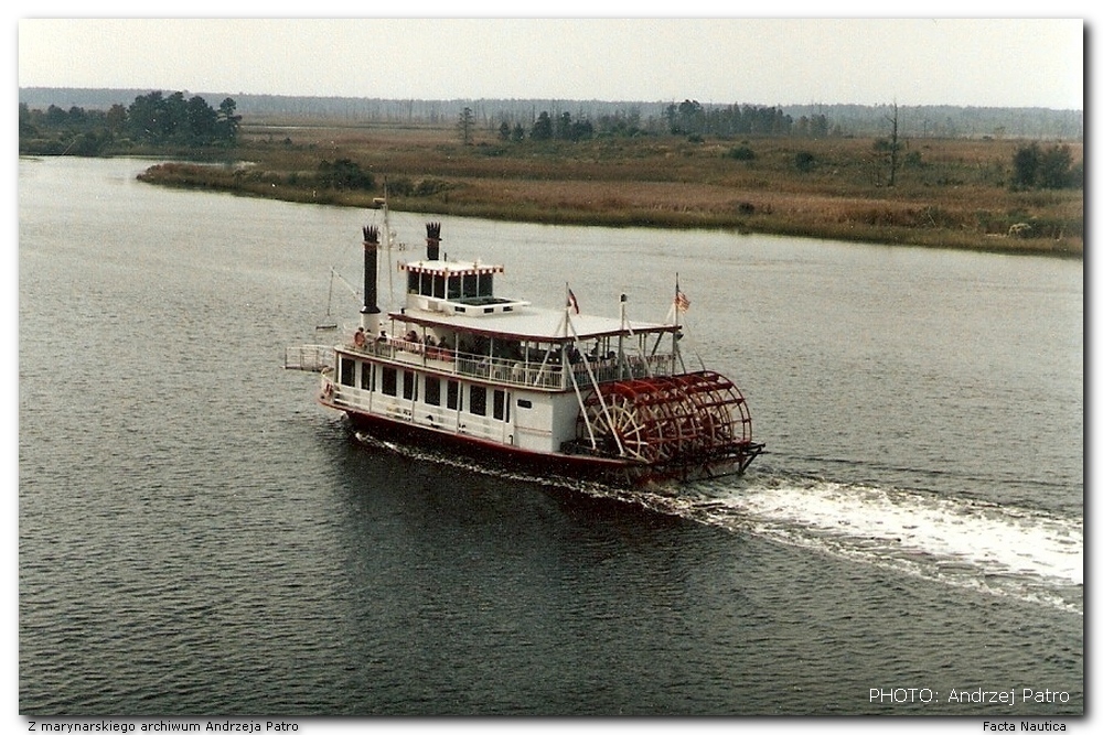 HENRIETTA II. The sternwheel riverboat. Wilmington.