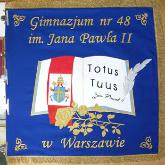 Pracownia Haftu. Wykonujemy sztandary szkolne od 1948 roku. Gimnazjum im. Jana Paw³a II w Warszawie.