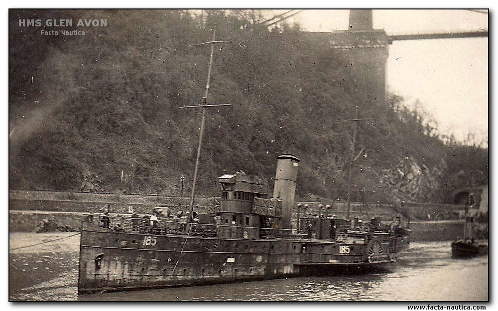 HMS GLEN AVON, auxillary paddle minesweeper,  Clifton Suspension Bridge