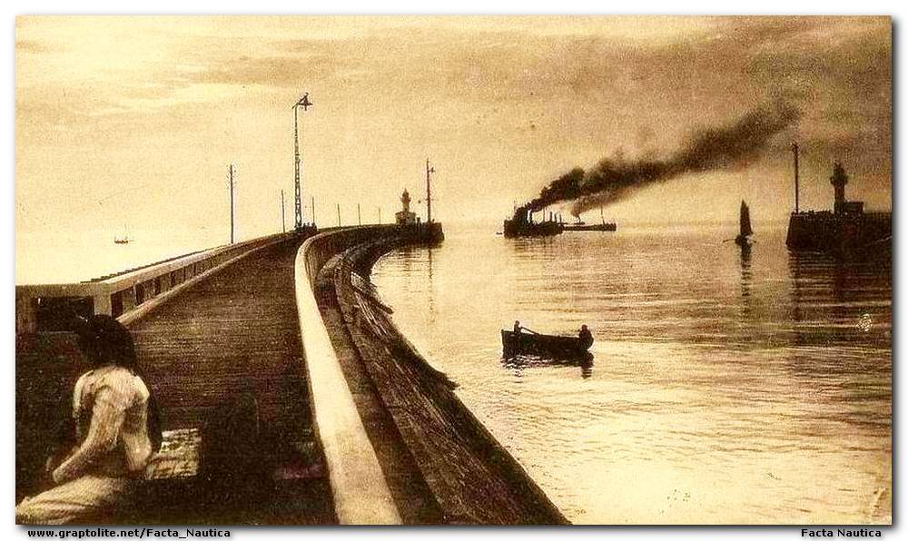 Boulogne, harbour