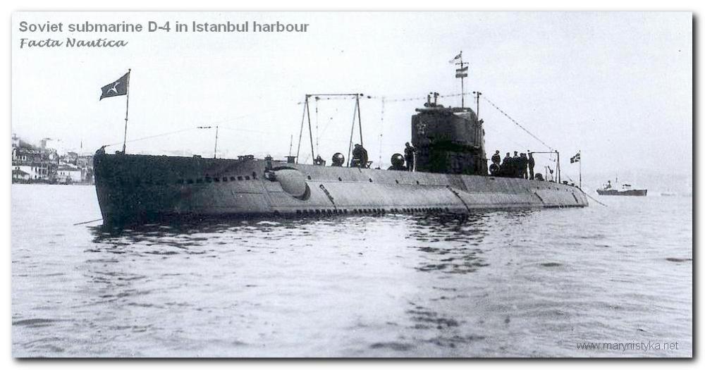 The Russian submarine D-4 in Istanbul harbour.